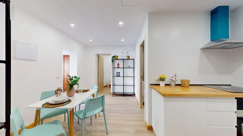 Discover this bright, fully renovated home in a quiet residential area of Magaluf, away from the noise and nightlife — photo 2