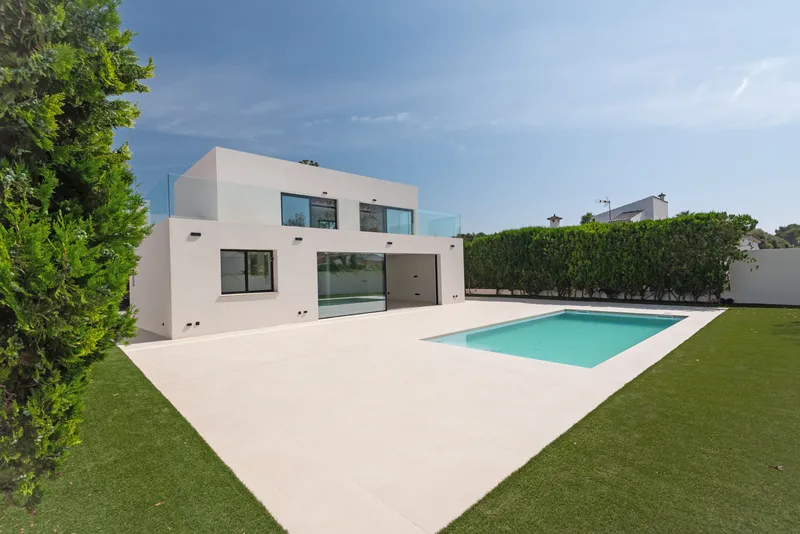 Detached house with pool and bioclimatic design in Bahía Grande, Mallorca — photo 2