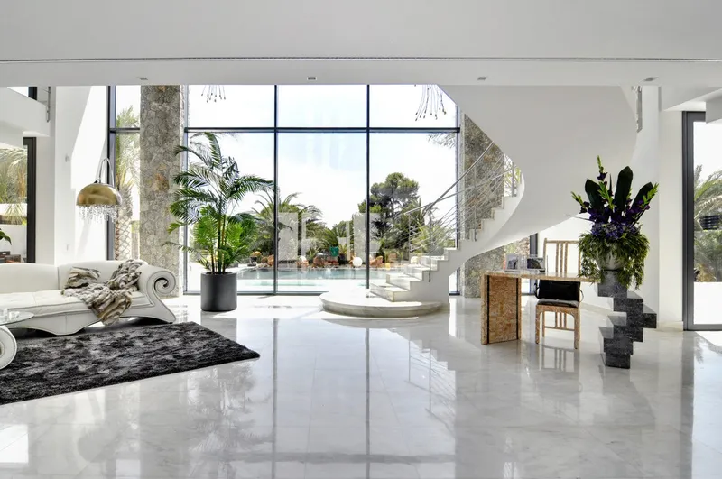 Spectacular luxury villa with lots of privacy and partial sea views — photo 6