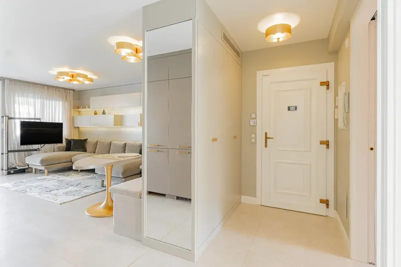 Discover this completely renovated apartment in one of the most exclusive communities in Portals Nous, with direct access to the — photo 6