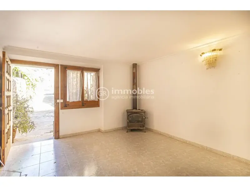 Discover this three-story property located in a quiet pedestrian alley with no car traffic, a corner that guarantees absolute peace — photo 6