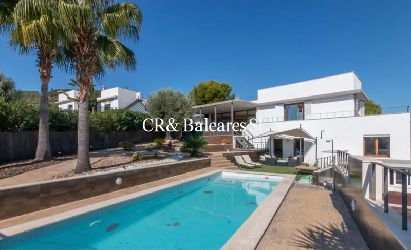 Modern sea view villa with pool — photo 1