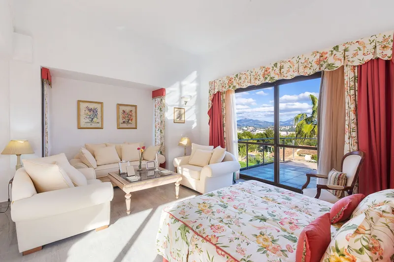 Spacious villa with fantastic views in a sought-after top location — photo 8