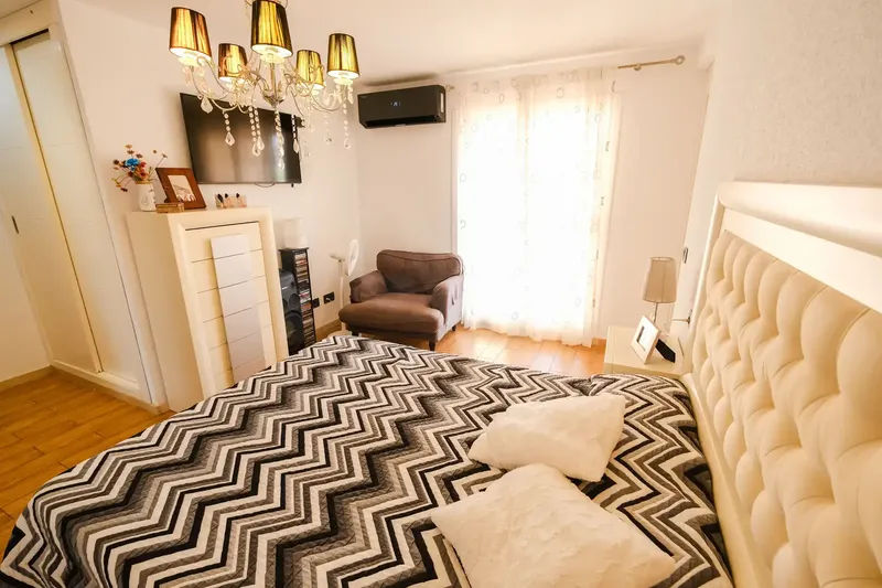 Reformed penthouse with lift and 110 m² terrace, 100 m from the sea (S'Arenal) — photo 11