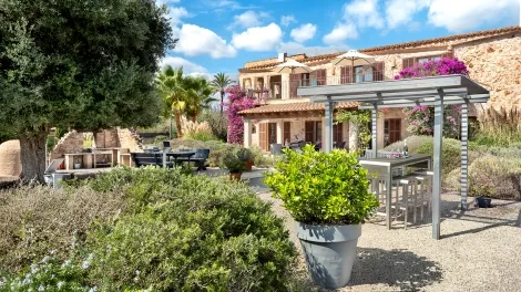 Exclusive finca with sea and distant views, generous living space, ETV license and well-kept garden — photo 1