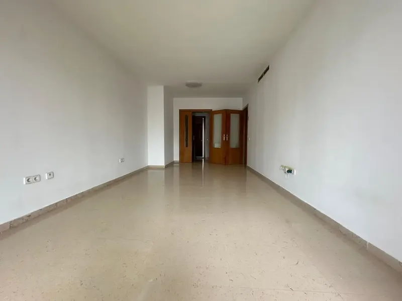Attic of 110 m2 distributed in a large kitchen with laundry room, living room with balcony, 3 bedrooms and 2 bathrooms, one of them en suite. — photo 6