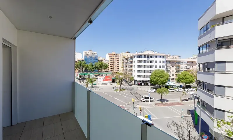 Apartment in modern building with community pool and... — photo 8