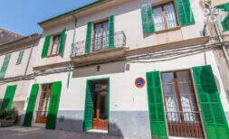 190m² manor house with 6 bedrooms, 2 bathrooms and terrace for sale — photo 2