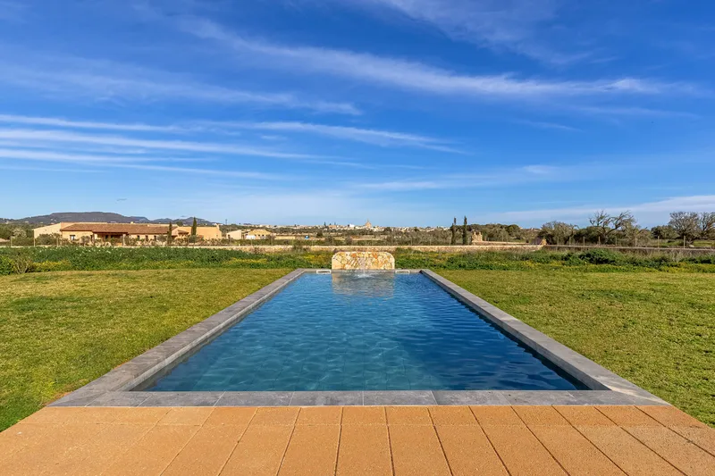Finca in Santanyi - Large pool with house view — photo 3