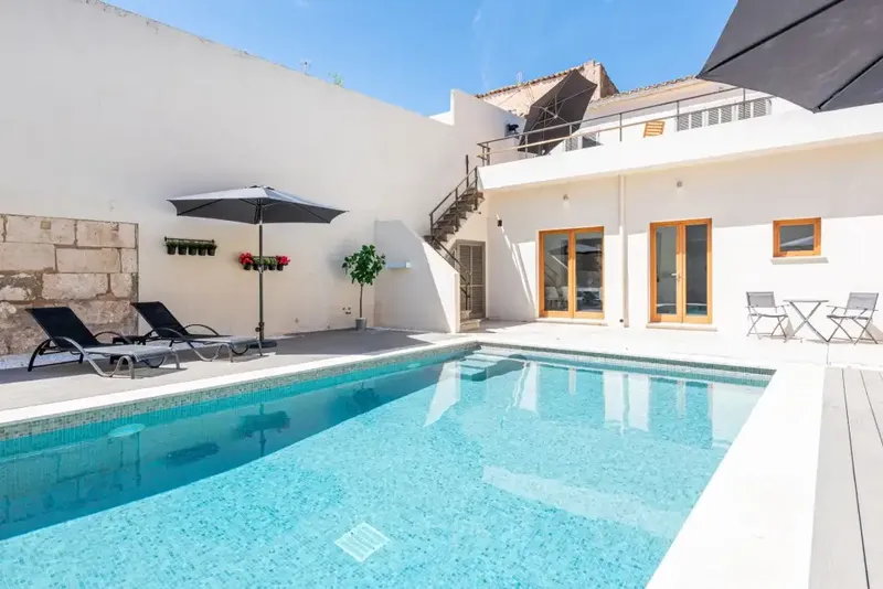This spacious village house has been lovingly renovated and is located on one of the most sought-after streets in Sa Pobla. — photo 3