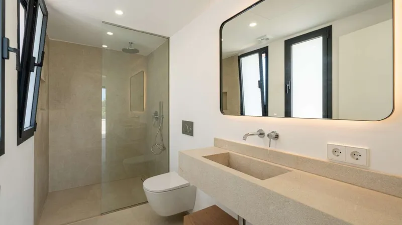 New build villa in Cala Llombards – with sea views and clear architecture near the beach — photo 11