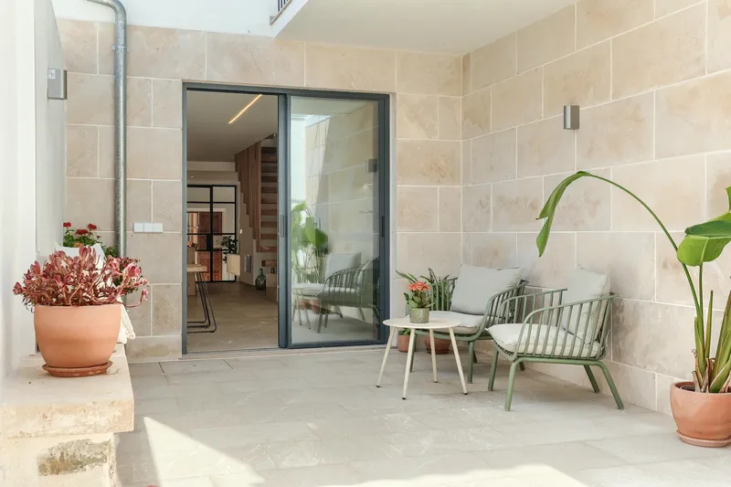 Renovated town house with back patio and private pool — photo 11