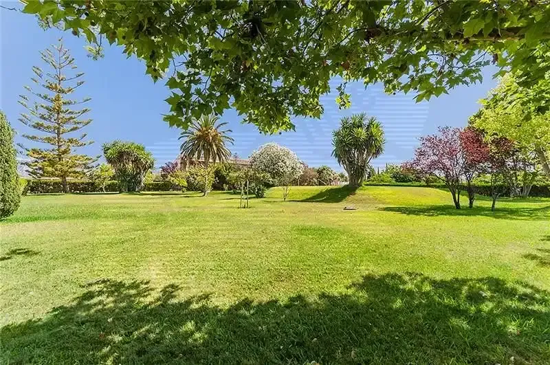 Rustic estate on plot of approx. 21,000 m2, 400 m2 built house on 2 floors, 3 living rooms, 20 m2 dining room, 20 m2 furnished kitchen — photo 5