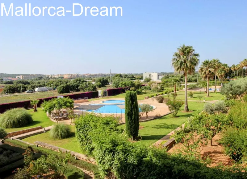 Cala Millor: 3 bedroom flat with 2 bathrooms, pool, underground parking, cellar room, air conditioning, gas central heating — photo 1