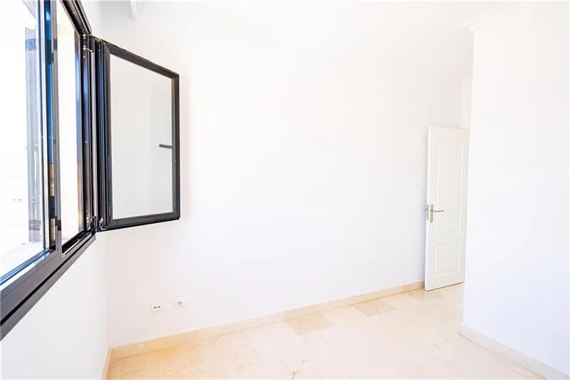 Approx. 175 m² penthouse with terrace on the beachfront with panoramic ocean views — photo 8