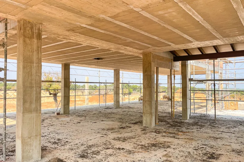 Spacious plot with shell construction in idyllic hill landscape — photo 3