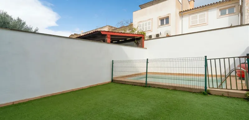 Townhouse with private pool in Ses Salines, 146 m² — photo 2