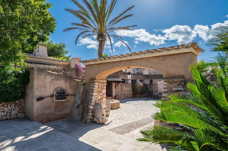 Historic estate with agroturismo license and vineyards near Porto Colom — photo 6
