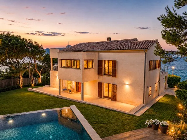 Incredible seafront villa for sale in the picturesque north of Mallorca with beach access — photo 3