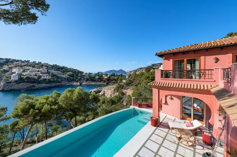 Luxury villa for rent on the front line in Puerto de Andratx — photo 1