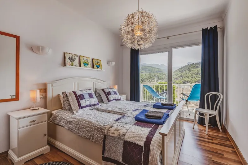 Sunny apartment with harbour views and rental licence — photo 8