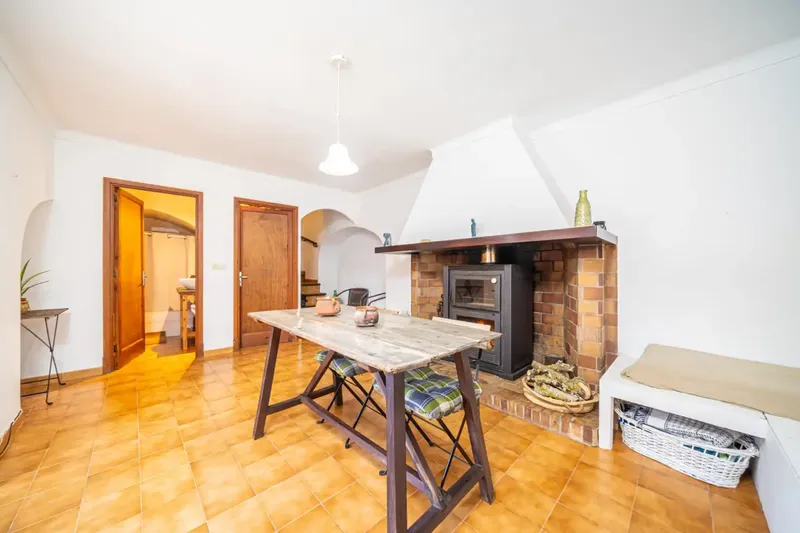 Located in the idyllic and quiet nucleus of Son Negre, this beautiful rustic finca offers a perfect combination of privacy, spaciousness and — photo 8