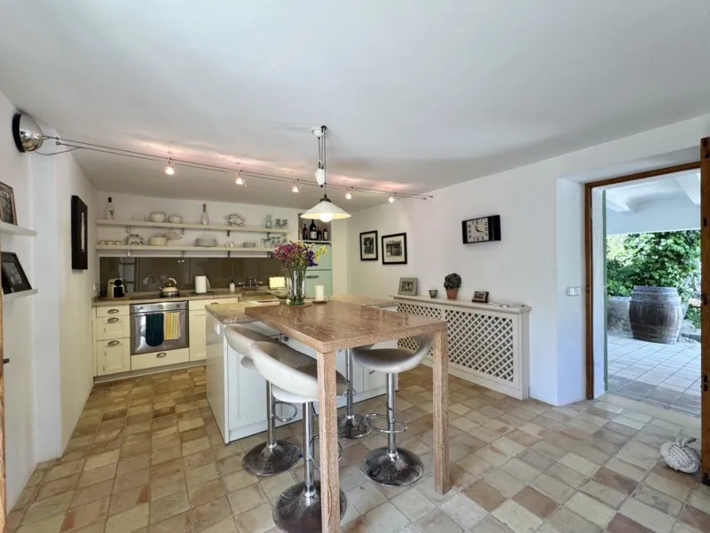 Charming 3-Bedroom Finca in the Picturesque Village of S'Arraco - S'Arraco - 3 Bedrooms, 180 m² — photo 10