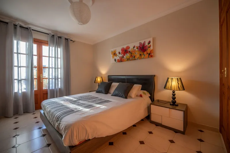 3 bedroom, 1 bathroom apartment and parking for seasonal rental — photo 7