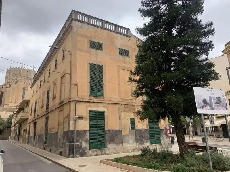 Casa tradicional mallorquina en una ubicación inmejorable en el centro de Manacor. Con tres fachadas, toda la casa es exterior lo que le da  — photo 2
