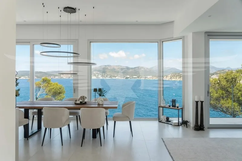 Santa Ponca: Frontline Villa with Direct Ocean Access — photo 11