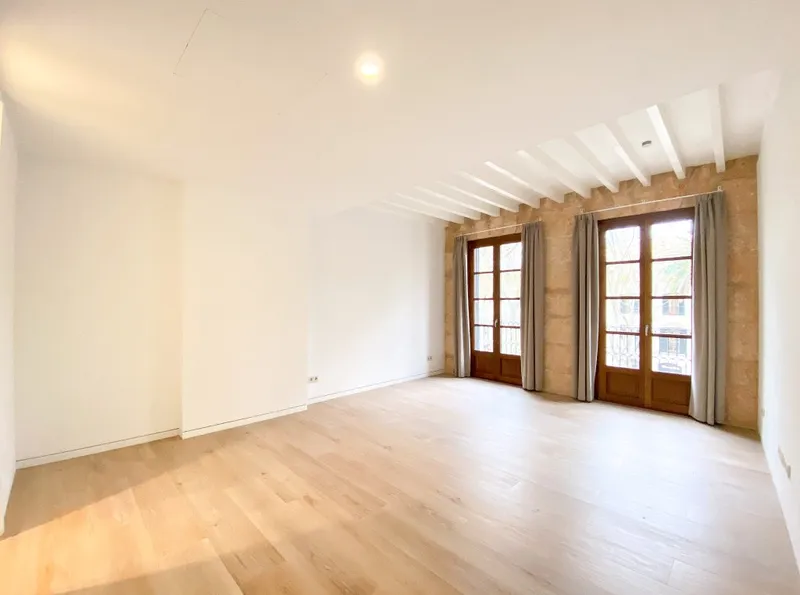 Top quality apartment for sale in Palma Casco Antiguo with roof terrace and various terraces — photo 2