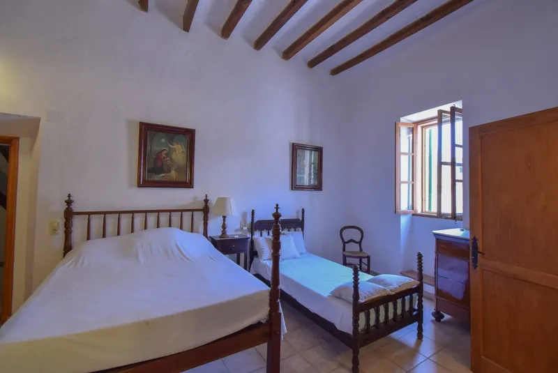 Large Town house with patio in Fornalutx — photo 8