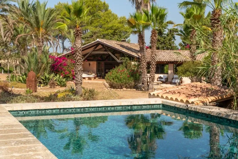 Charming country house with great potential in Ses Covetes, near Es Trenc — photo 1