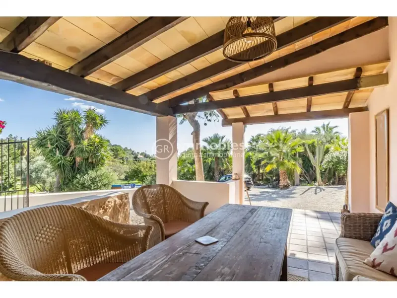 Property with guest house — photo 1