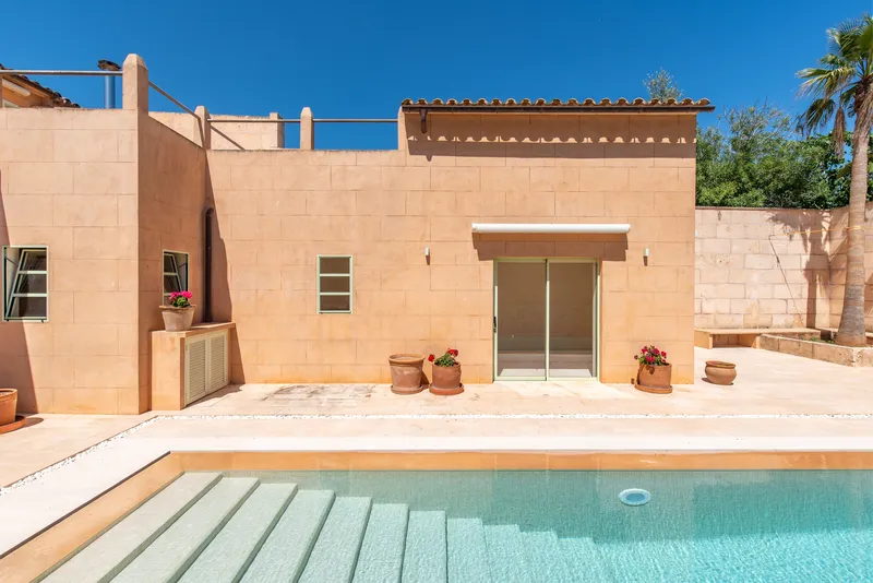 Impressive townhouse for sale in the heart of Ses Salines with pool — photo 12