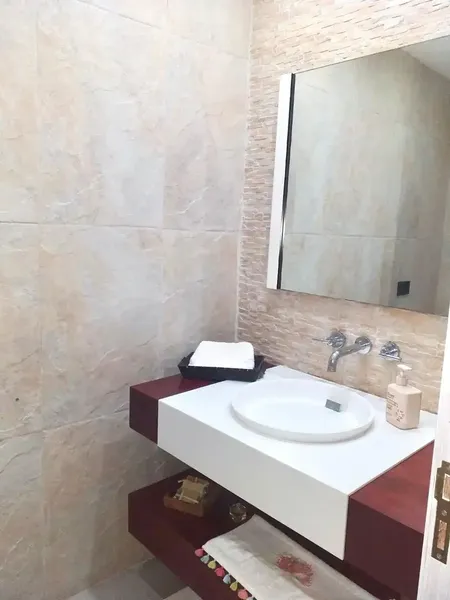 Preciosa villa de 186m2 construidos en un increíble terreno de 2.000m2. La finca se distribuye en un amplio salón comedor con chimenea con a — photo 6