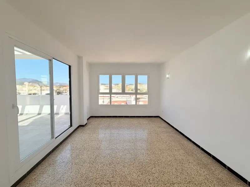 Ático luminoso con dos amplias terrazas y vistas despejadas — photo 2