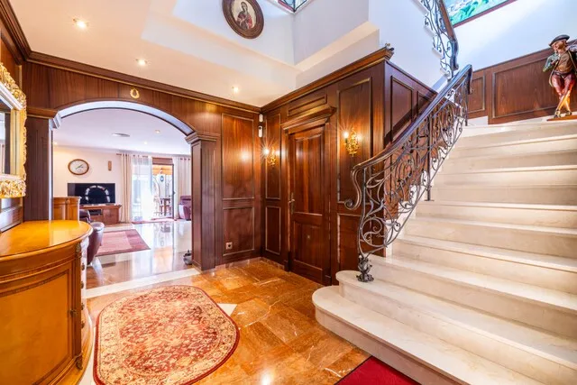 Family home with private garden and pool for sale in Port Adriano, Mallorca — photo 9