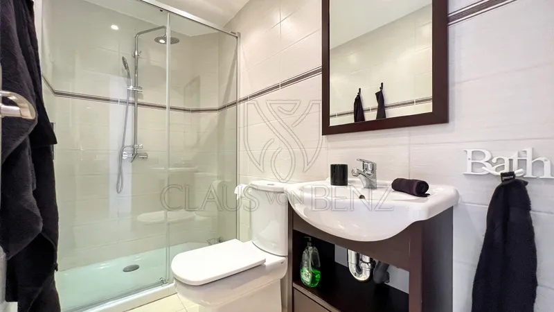 Exclusive in Santa Ponsa: Bright sea-view apartment directly at the bathing bay — photo 11