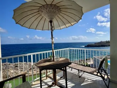 Bright, light-filled apartment on the first sea line in Portocolom — photo 7
