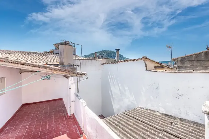 Charming Mallorcan village house for sale in Pollensa, located just a five-minute walk from the lively Plaza Mayor. — photo 9
