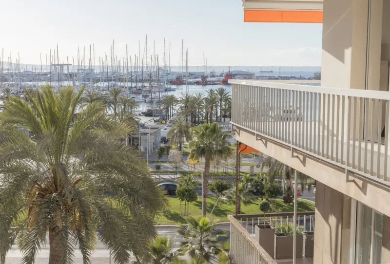 Luxury Seafront Apartment with Panoramic Views for Sale in Palma de Mallorca — photo 2