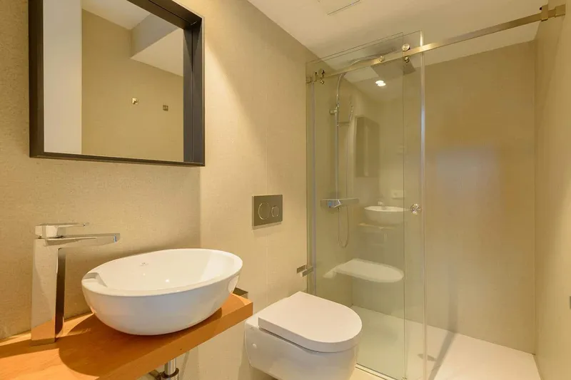 Contemporary villa in a prime location with plenty of privacy — photo 12