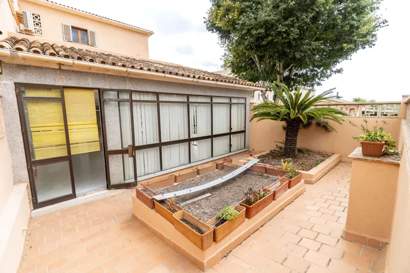 Functional three-story building in Son Servera — photo 3