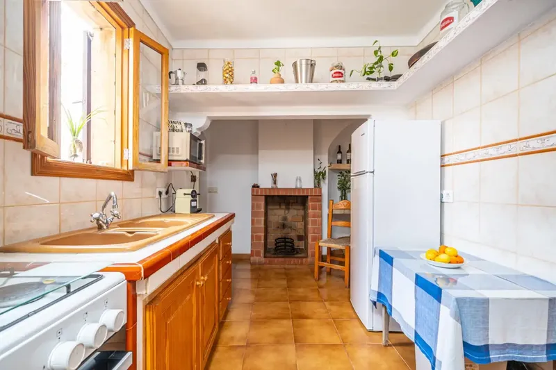 Located in the idyllic and quiet nucleus of Son Negre, this beautiful rustic finca offers a perfect combination of privacy, spaciousness and — photo 10