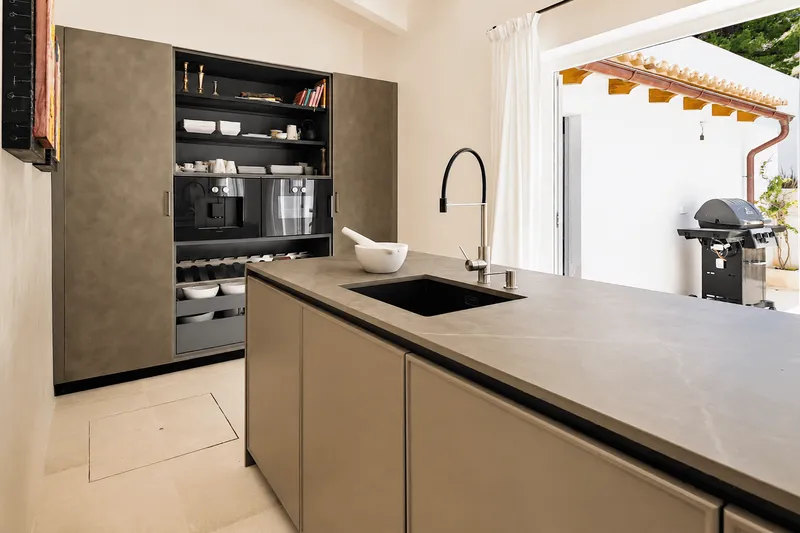 Only 400 meters to the sea: Renovated chalet with 2 bedrooms, high-quality fitted kitchen and garden — photo 6