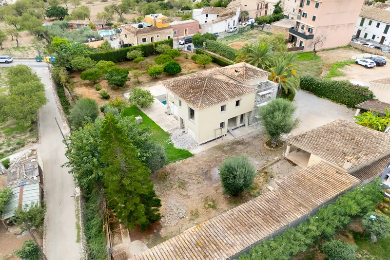 Villa in Andratx - Front view of the house with pool — photo 9
