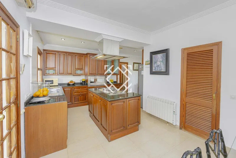 Exclusive townhouse in Llenaire with views to the bay and adjoining plot of more than 1,000 m² in Puerto de Pollensa, north of Mallorca. — photo 9