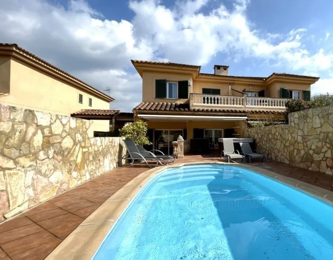 Palma Nova chalet in gated community — photo 2