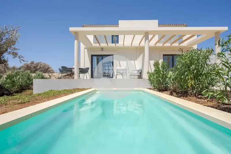 Property in Cala Romàntica with private pool and community services — photo 2